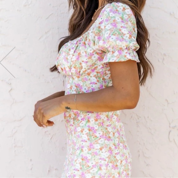 PINK LILY | WILD FLOWER LOVE FLORAL RUCHED MULTICOLOR FLORAL DRESS
Large NEW - Picture 4 of 8